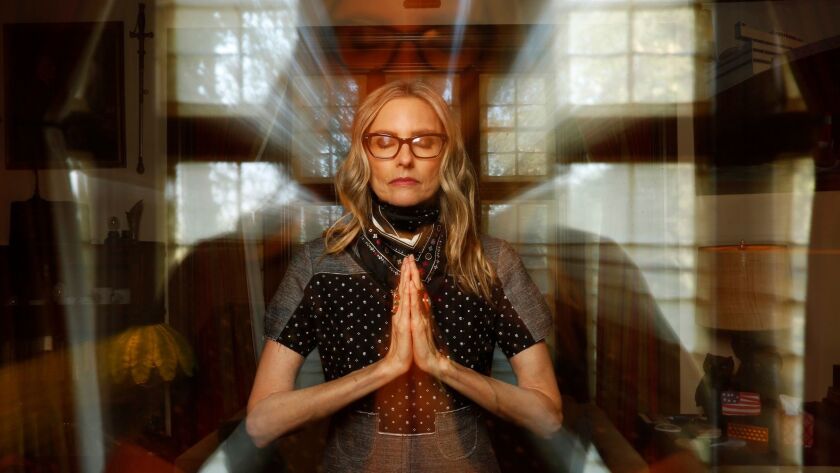 Aimee Mann Embraces The Darkness On Her New Album Mental Illness Los Angeles Times