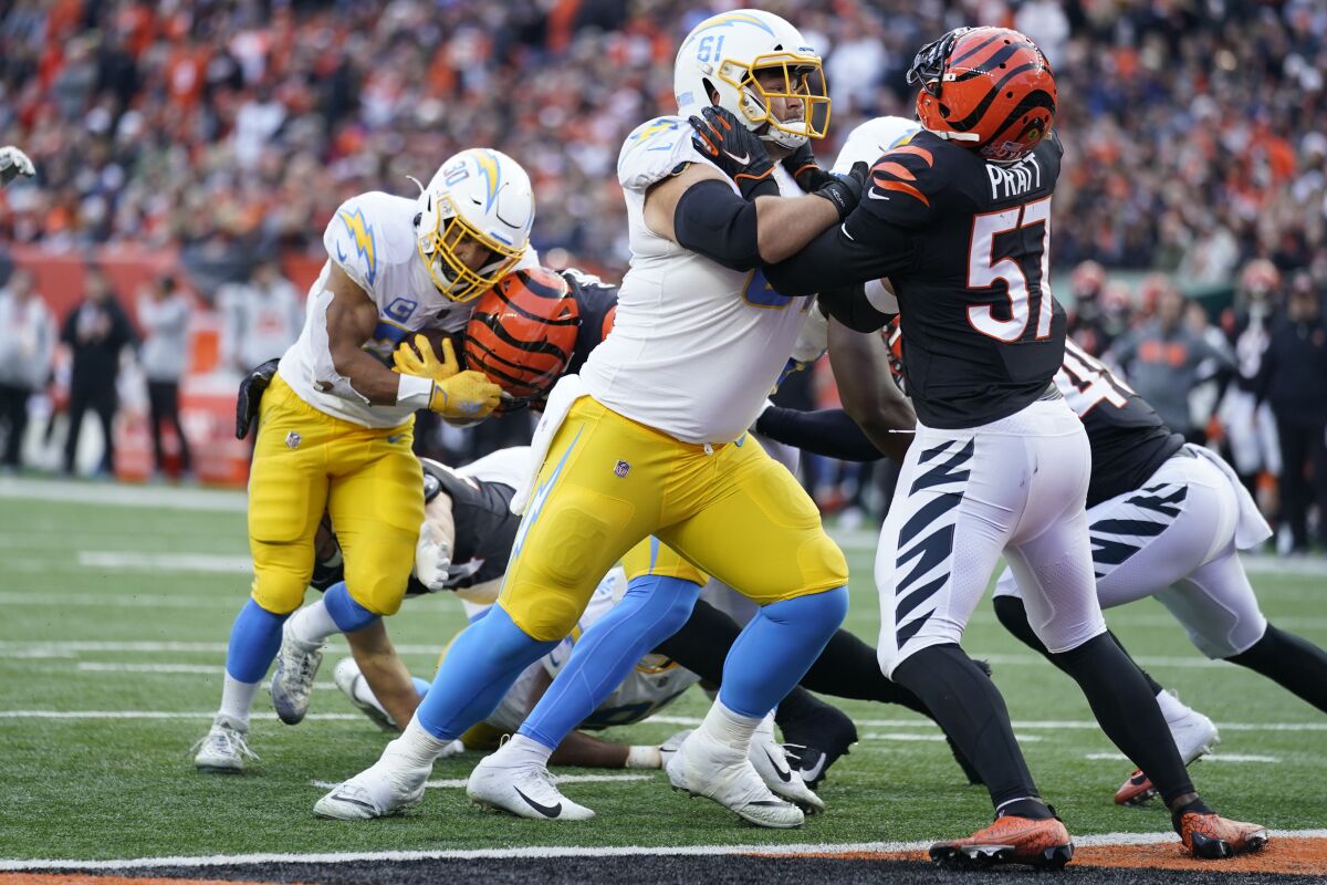 The Chargers' Austin Ekeler (30) runs for a touchdown in the second half against the Bengals