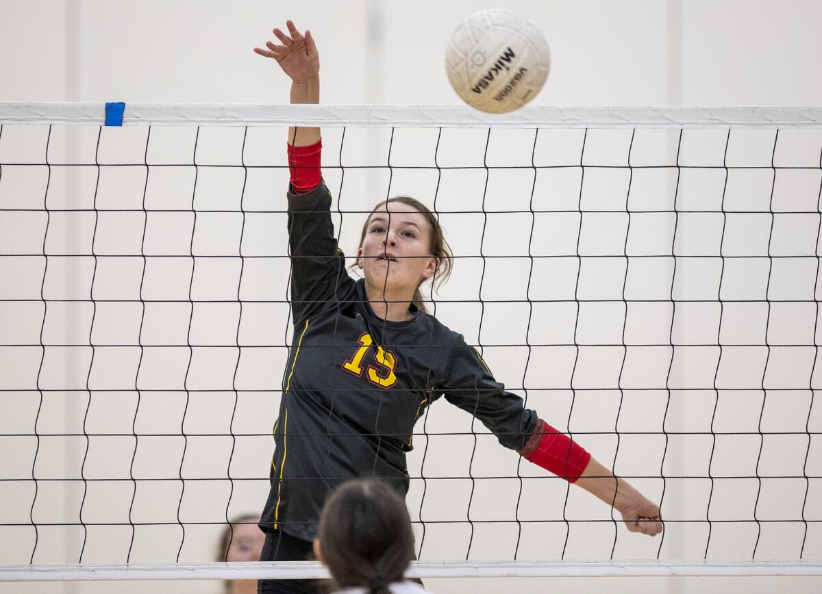 Estancia's Joanna Santasuosso hits at the net during a game against Los Amigos on Thursday.