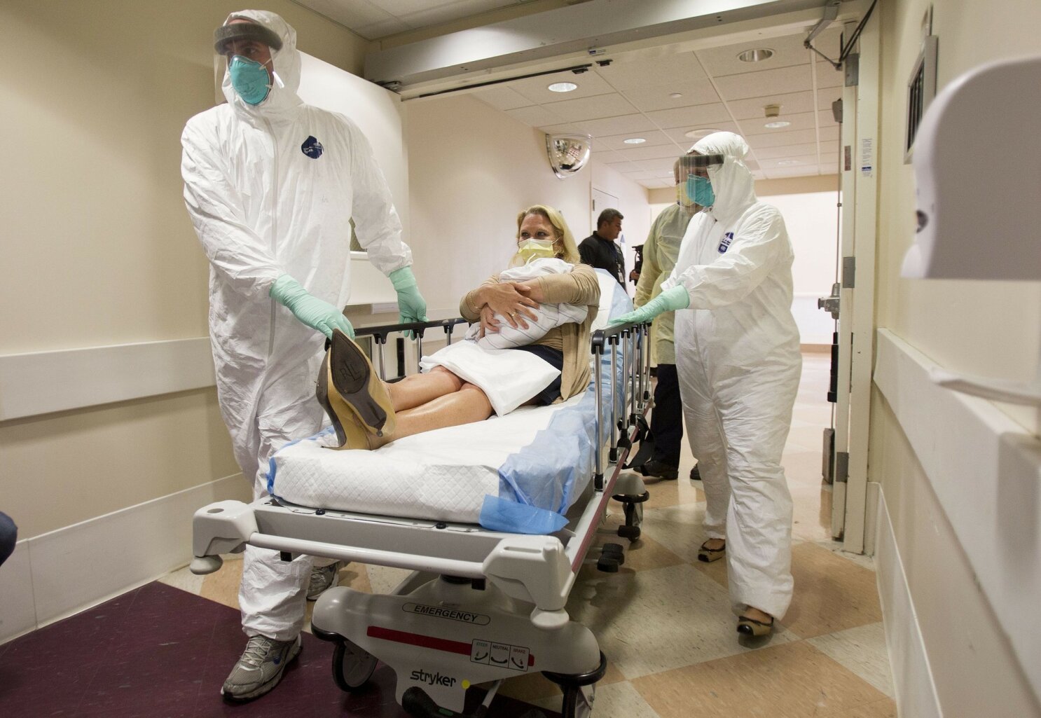 Preventing Ebola Infection No Easy Task Chicago Tribune