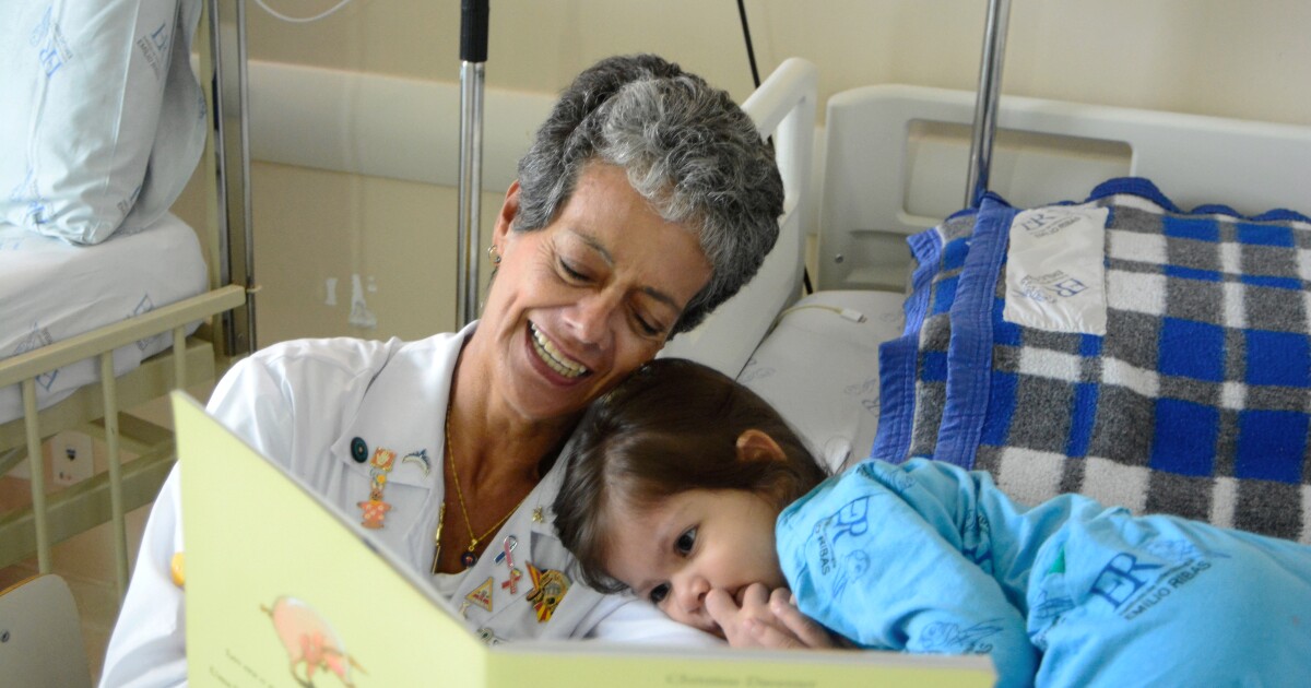 Rx for pain relief: 30 minutes with a story