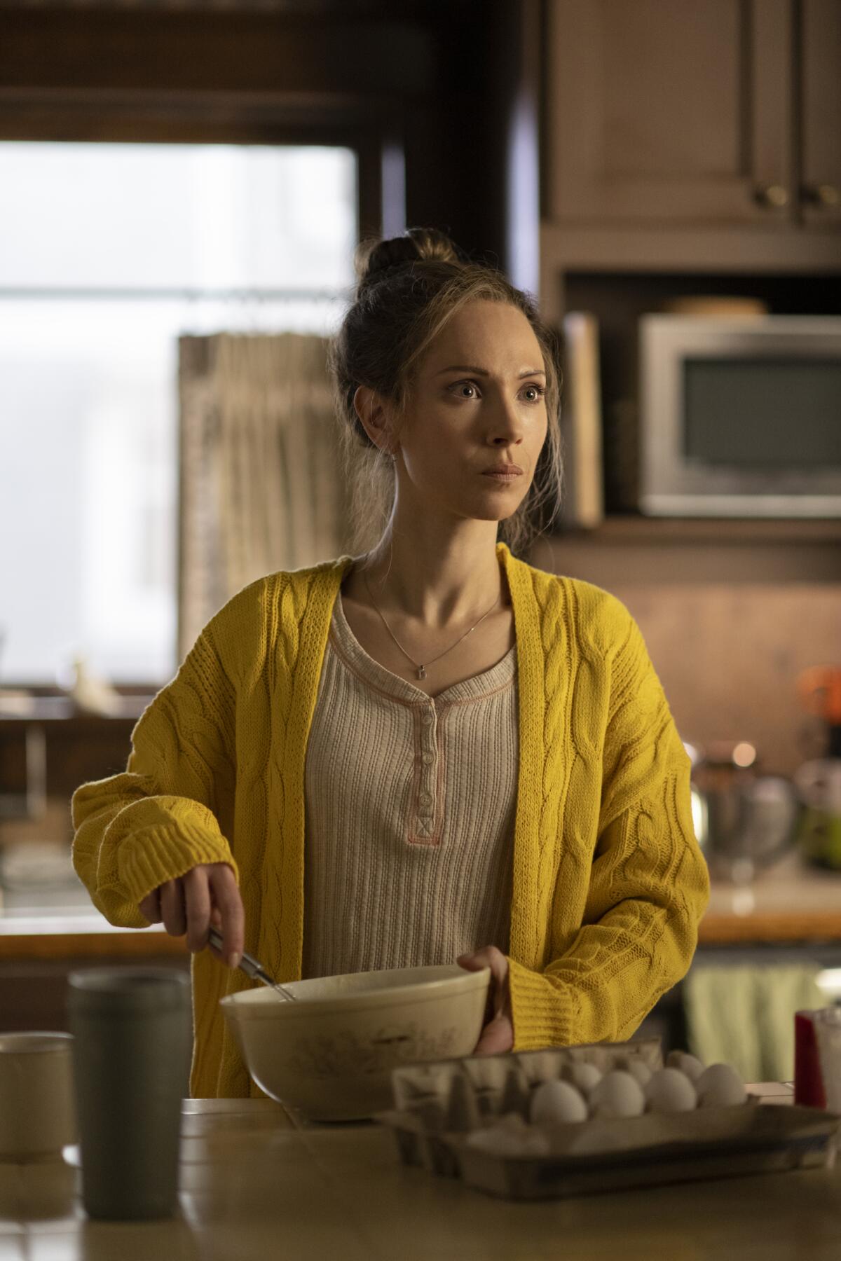 Juno Temple's Dorothy "Dot" Lyon makes pancakes in Season 5 finale of "Fargo."