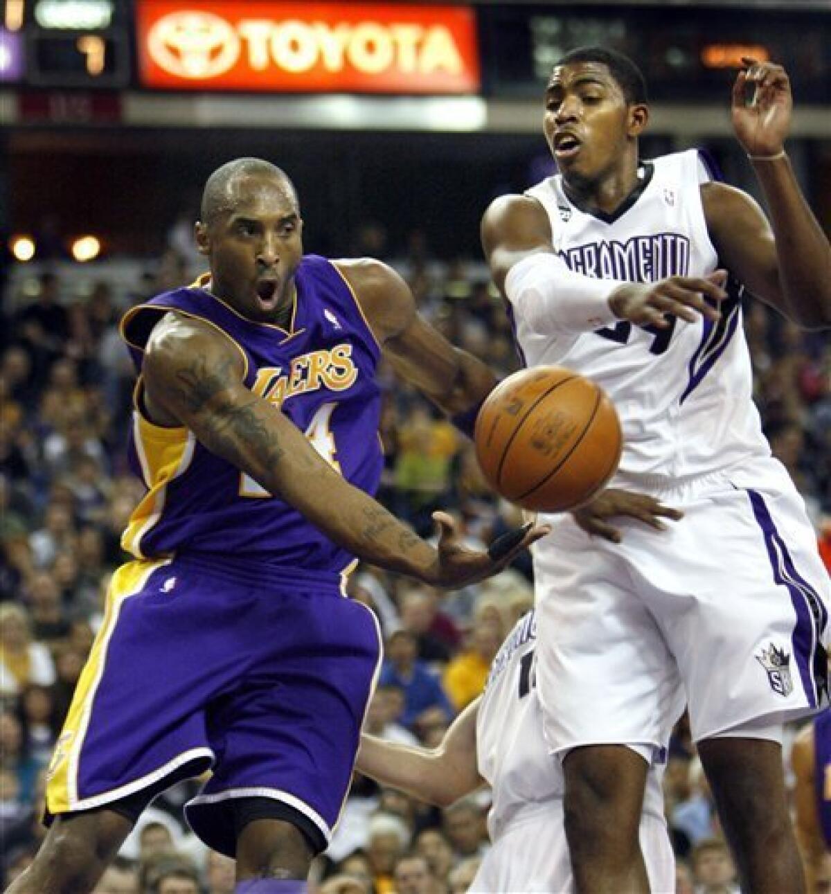 Los Angeles Lakers Kobe Bryant in action vs Sacramento Kings