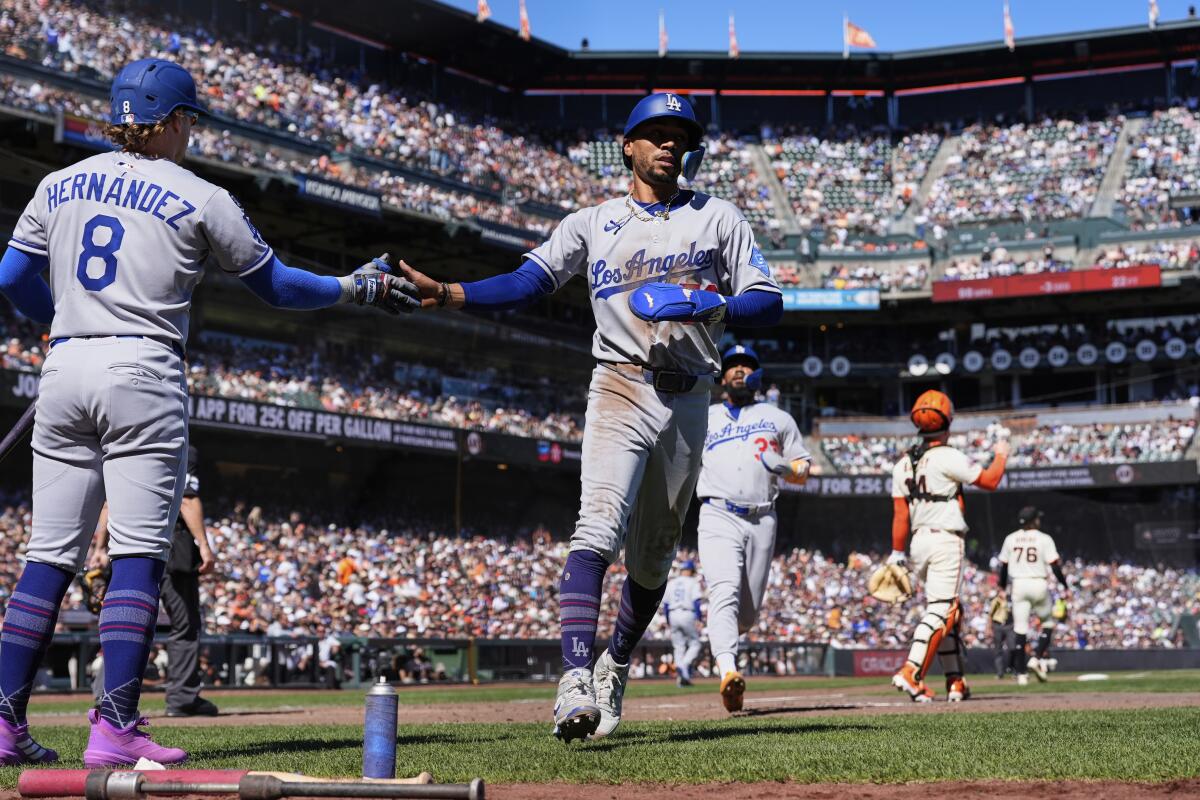 স্পোর্টস রিপোর্ট: ক্যালিফোর্নিয়া বিশ্ববিদ্যালয় দেশহান ফস্টারকে শুটিংয়ের পরে এখান থেকে লস অ্যাঞ্জেলেসে কোথায় যায়? স্পোর্টস রিপোর্ট: ক্যালিফোর্নিয়া বিশ্ববিদ্যালয় দেশহান ফস্টারকে শুটিংয়ের পরে এখান থেকে লস অ্যাঞ্জেলেসে কোথায় যায়?