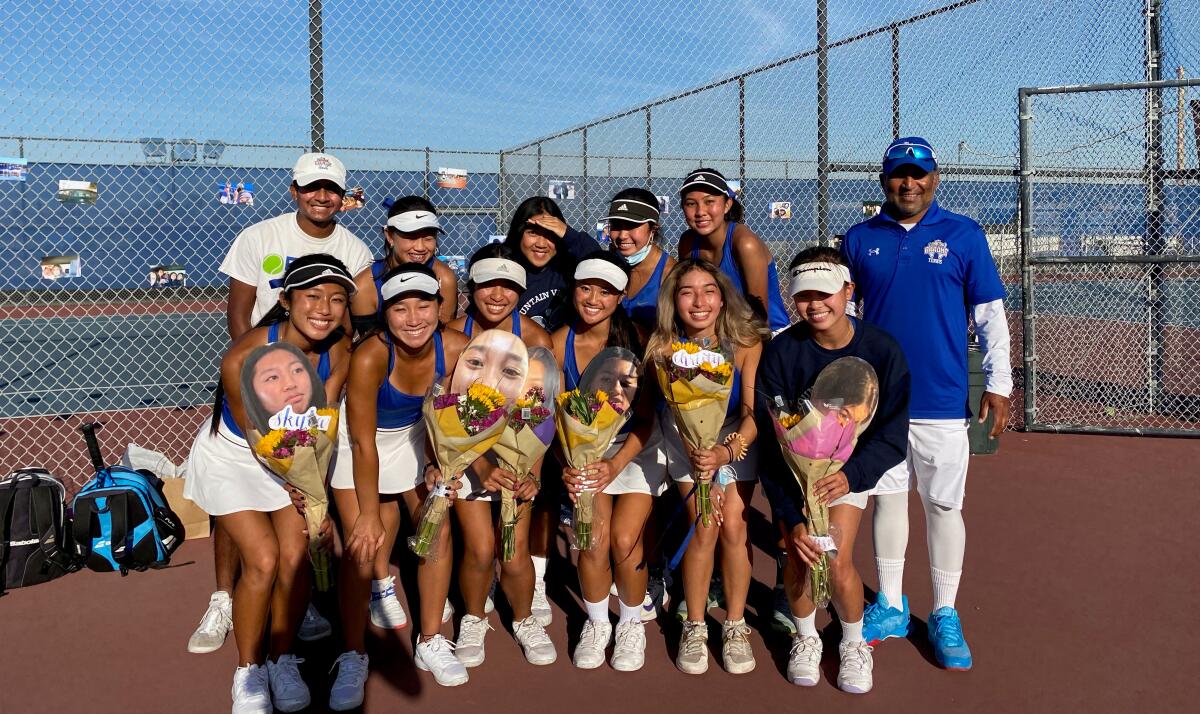The Fountain Valley High School girls' tennis team clinched the outright Wave League title on Thursday.