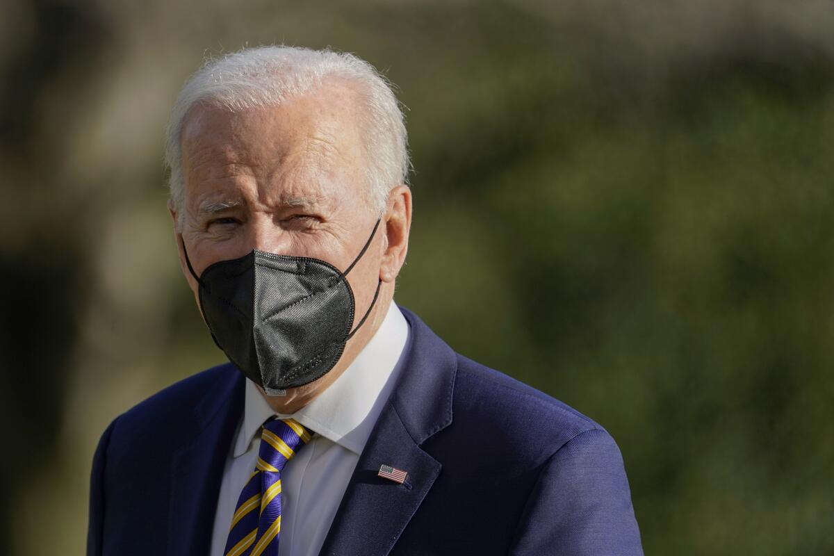 President Biden wearing a mask