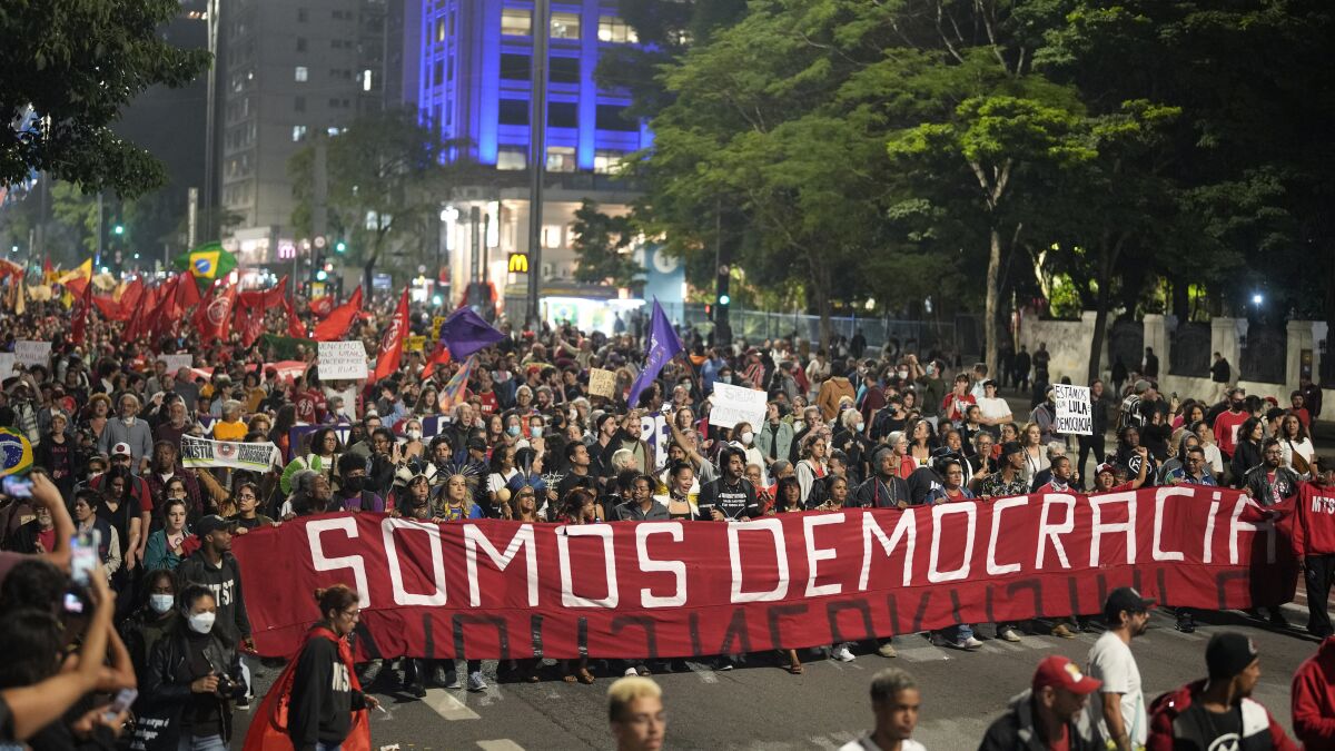 Op-Ed: What the insurrection in Brazil says about America's response to Trump 