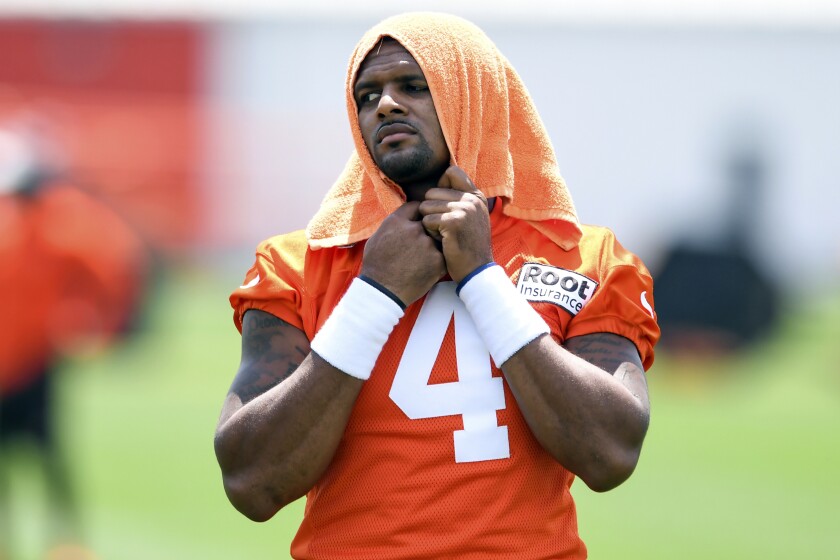El quarterback de los Browns de Cleveland Deshaun Watson durante un entrenamiento