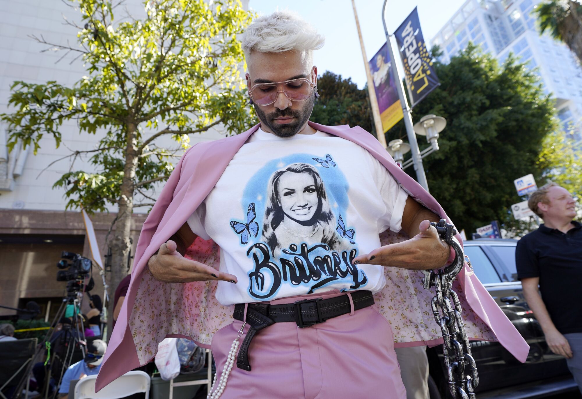 New Jersey performer and Britney Spears supporter "Brennyboombox" shows off his T-shirt 