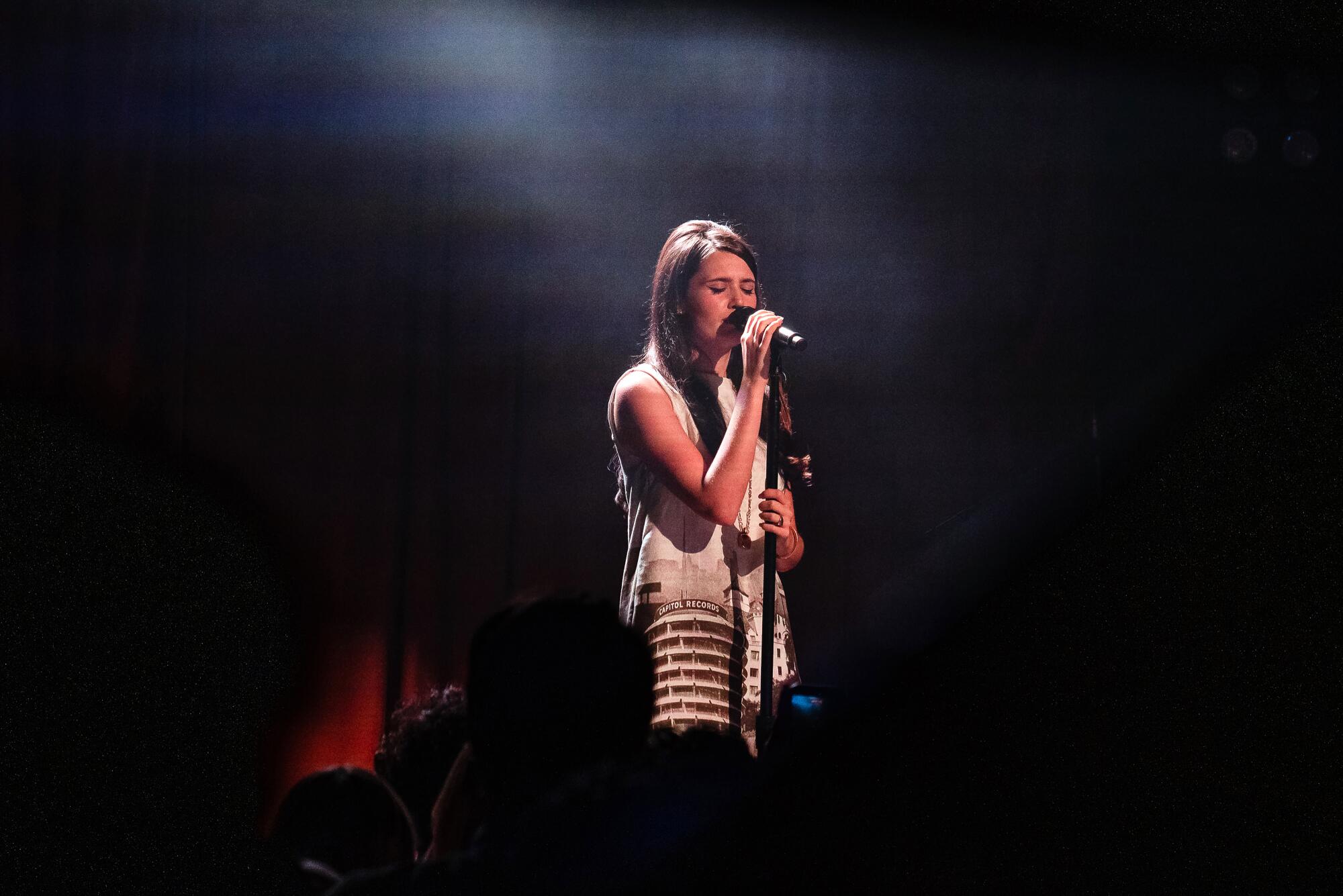 Sienna Spiro se apresenta esta semana no Troubadour em West Hollywood.