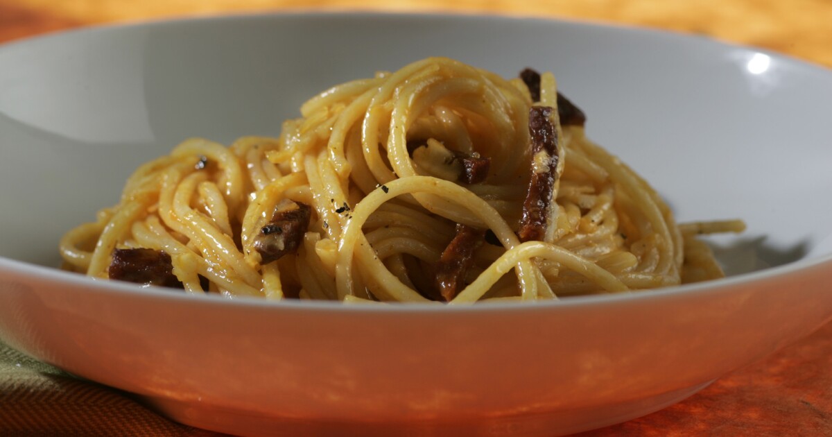 Spaghetti carbonara translated into Spanish Recipe - Los Angeles ...