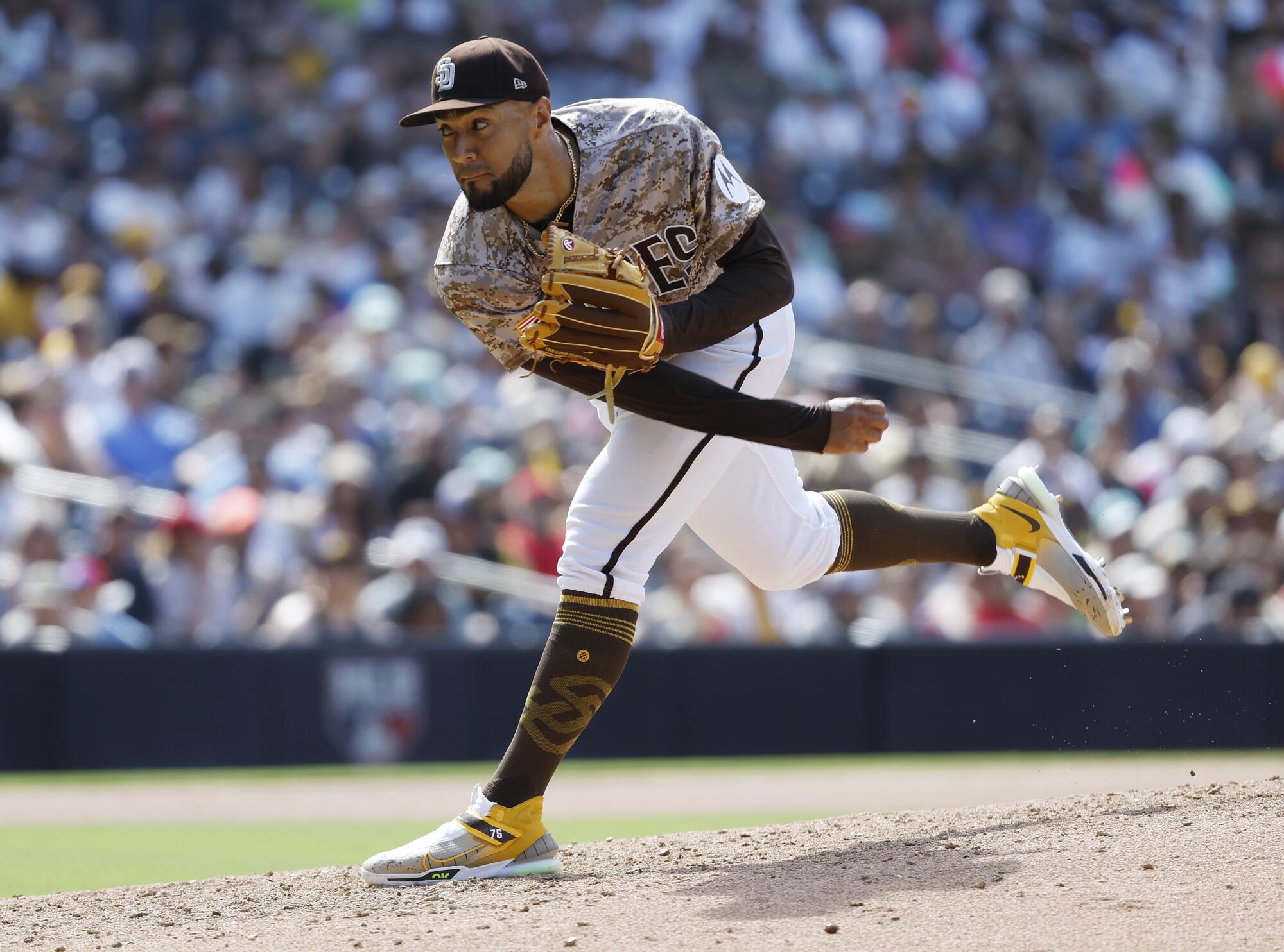 Fans, Padres react to camouflage criticism - The San Diego Union