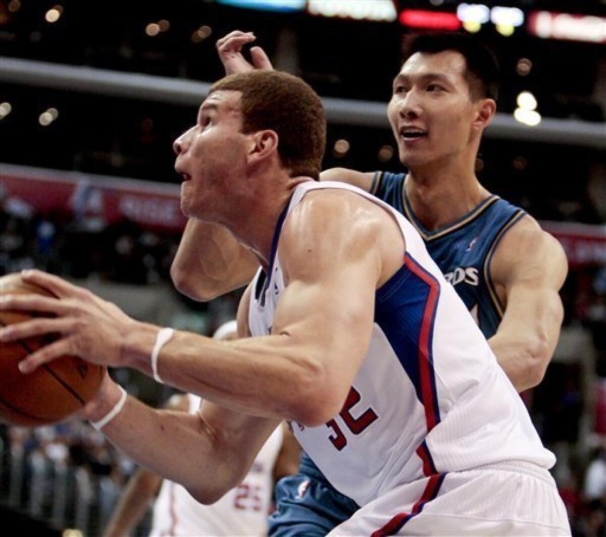 Los Angeles Clippers Elton Brand drives for 2 of his 40 points