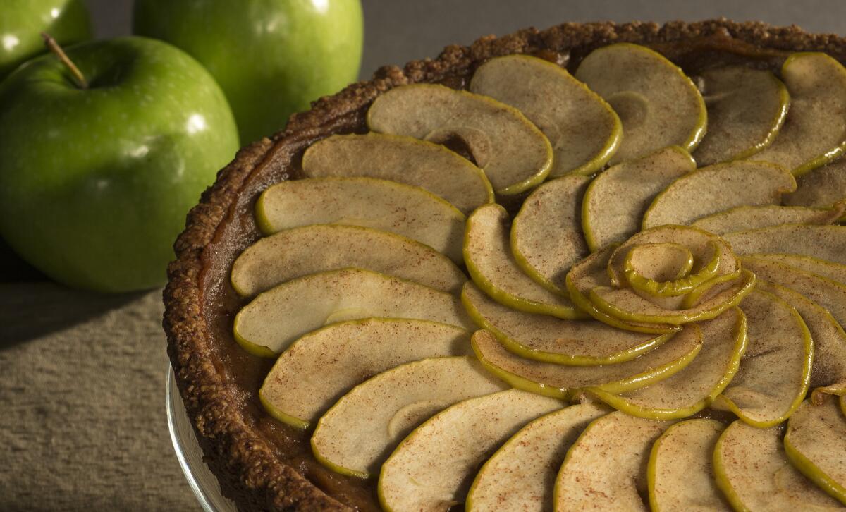 Recipe: Date-apple tart.
