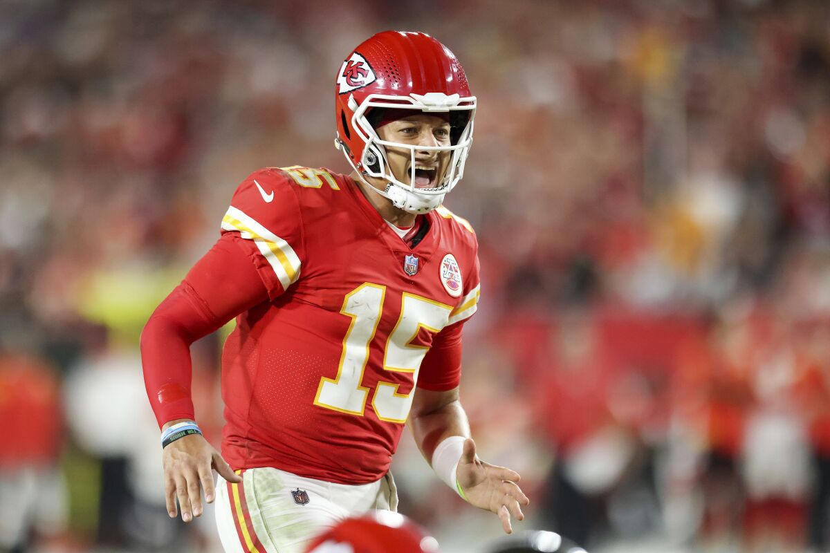 Kansas City Chiefs quarterback Patrick Mahomes changes the call during a game against the Tampa Bay Buccaneers.