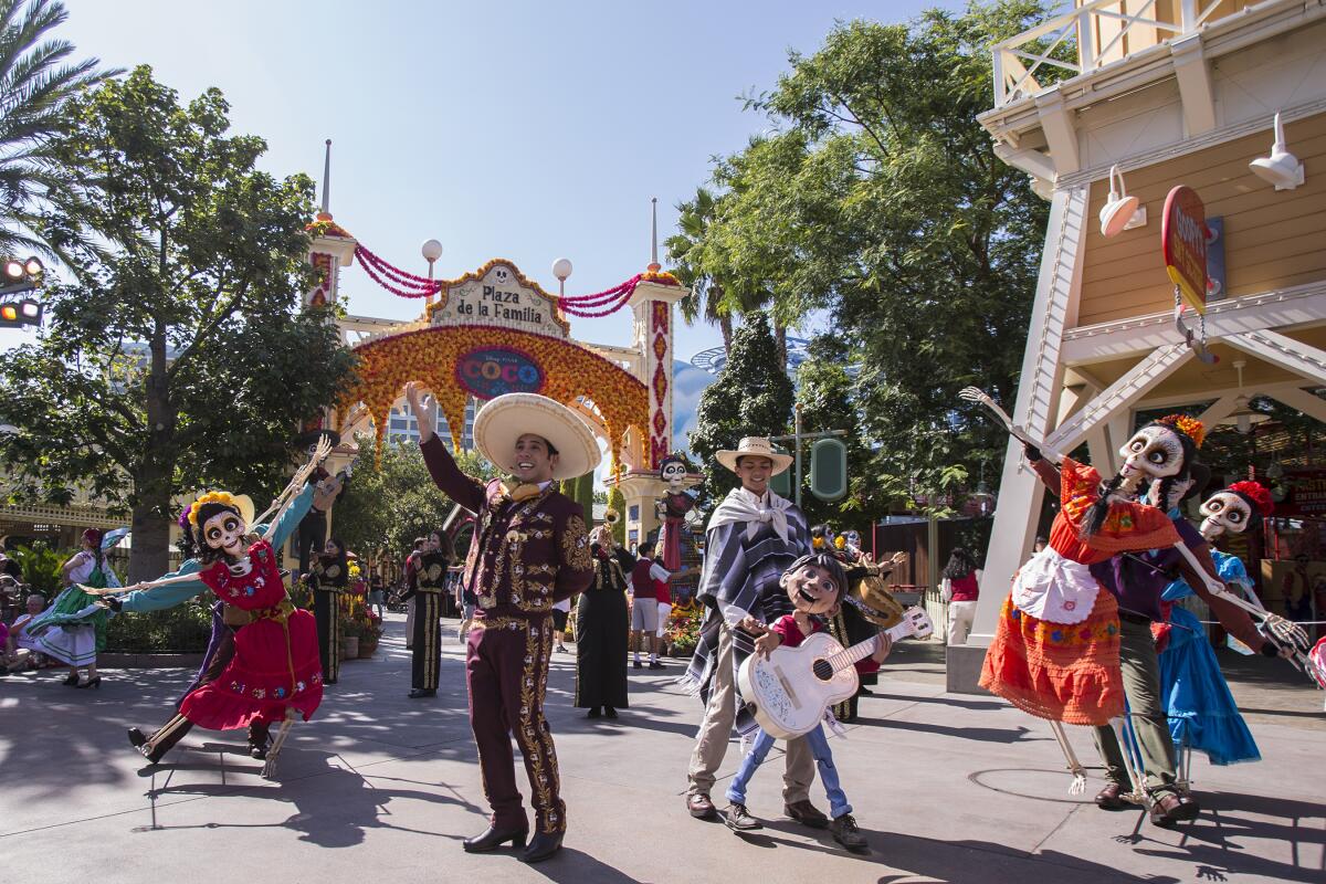 Plaza de la Familia, en Disney California Adventure, será parte de los festejos.