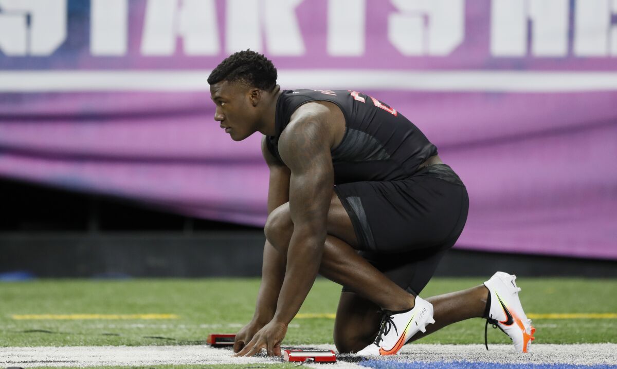 Oklahoma linebacker Kenneth Murray prepares to run the 40-yard dash at the NFL football scouting combine Feb. 29.