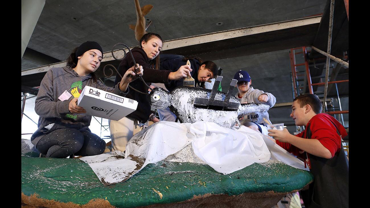 Photo Gallery: La Cañada Flintridge float coming along