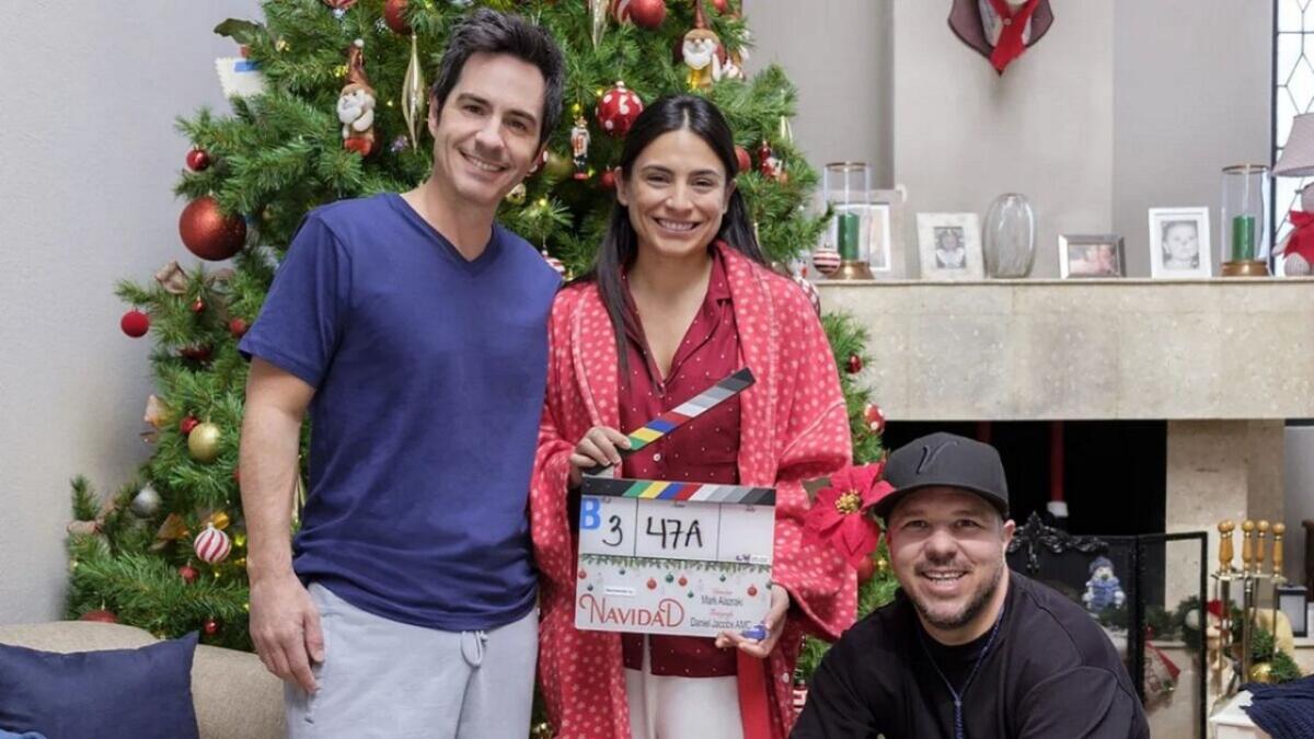 Mauricio Ochmann y Ana Brenda Contreras protagonizan "Reviviendo la Navidad".
