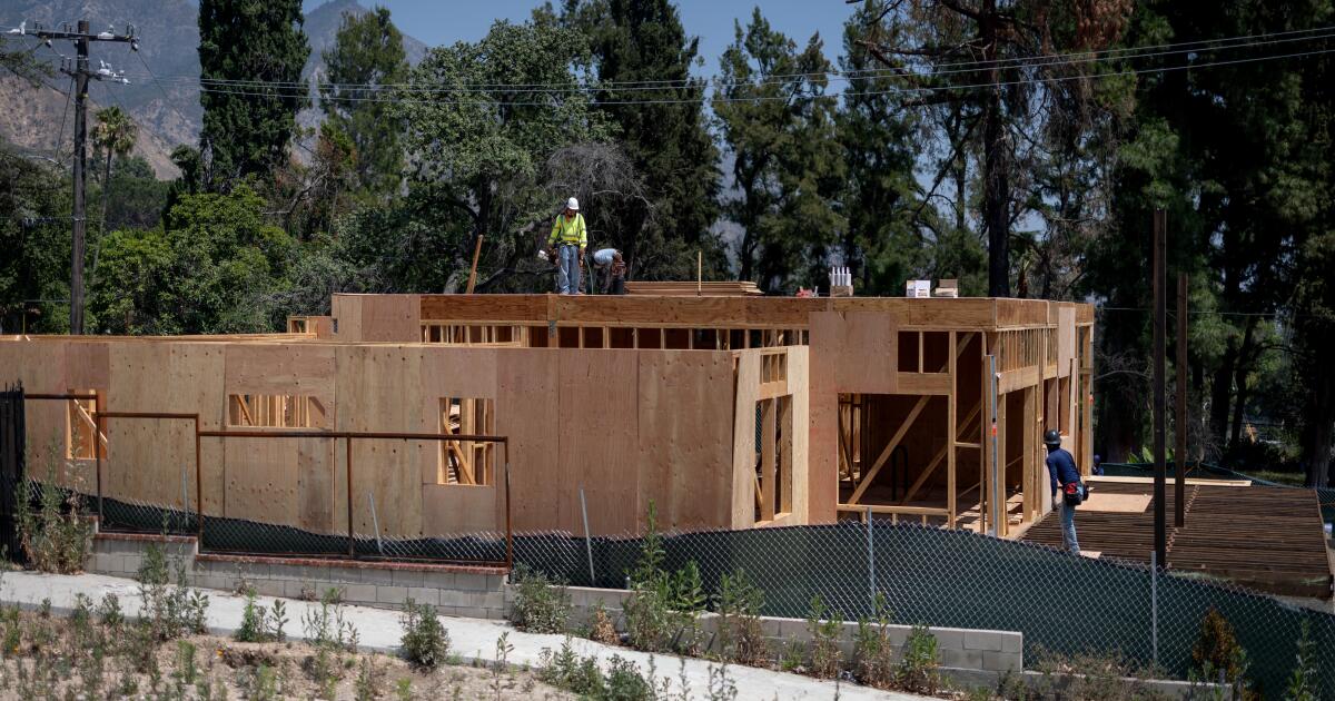 Selon une étude, près de 40 % des survivants des incendies de Los Angeles sont confrontés à une crise alors que les fonds pour le logement temporaire se tarissent