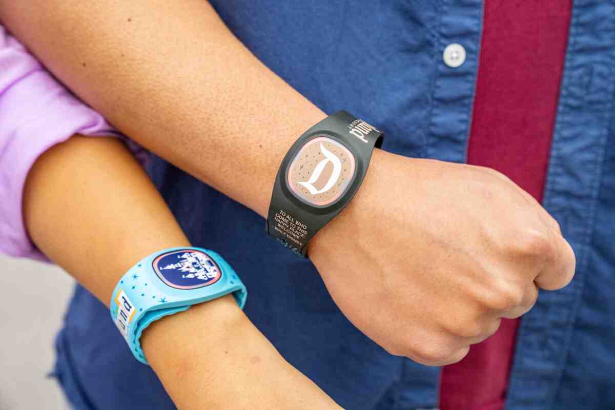 New MagicBand 2 Colors Unveiled at Walt Disney World Resort