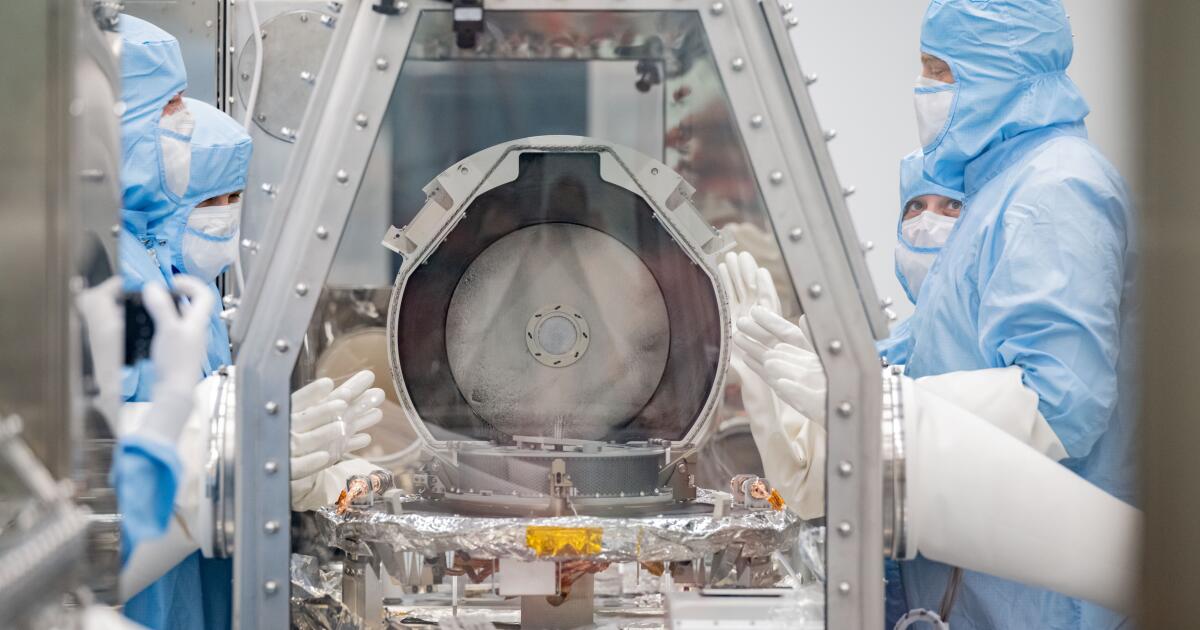 La NASA finalmente descubre cómo abrir una lata de mil millones de dólares