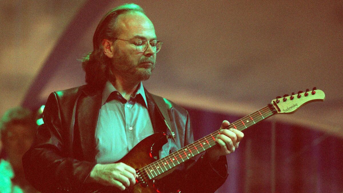 Walter Becker performs with Steely Dan in Los Angeles in 2000.
