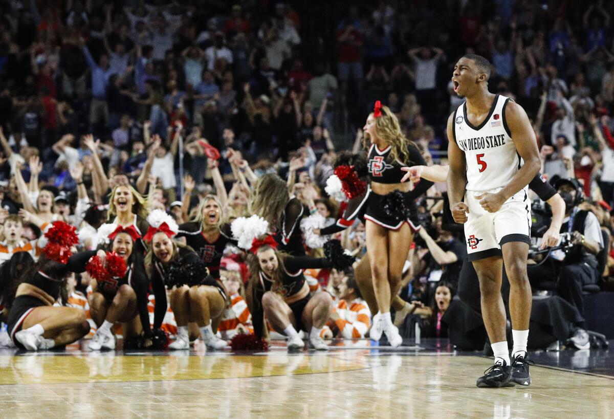 San Diego State shocks Florida Atlantic at buzzer, rallies to make