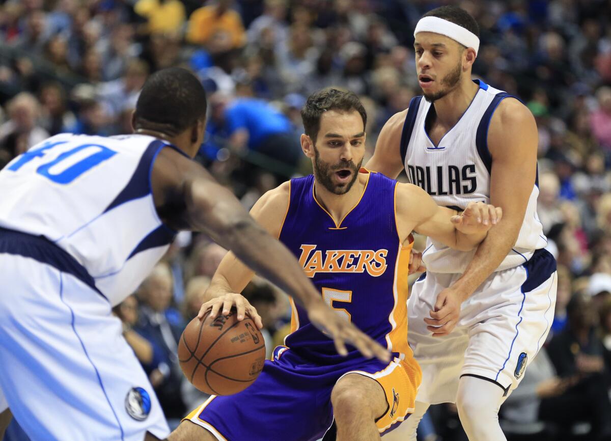 Los Lakers parten con José Calderón, quien podría terminar en un equipo con opción a campeón.