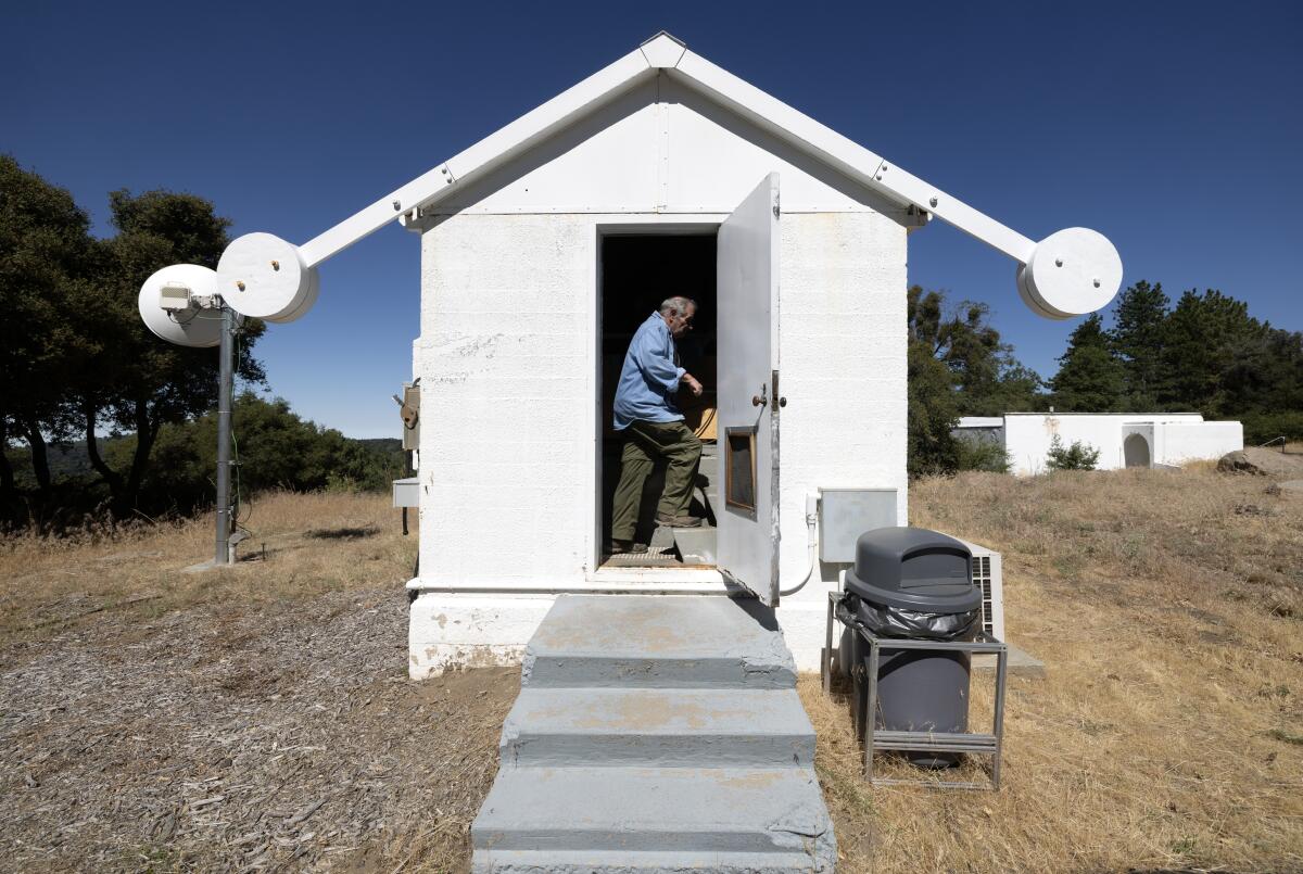 Steve Flanders enters the small building on the Palomar Observatory grounds where the Gattini-IR telescope is set up.