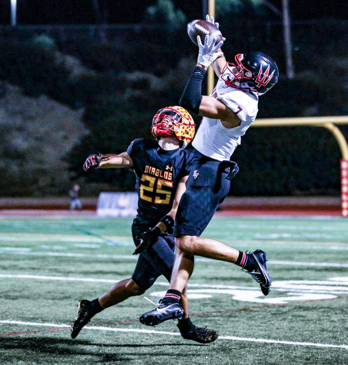 Luke Gayton of Palos Verdes makes a leaping catch against Mission Viejo's Trey Tolmaire.