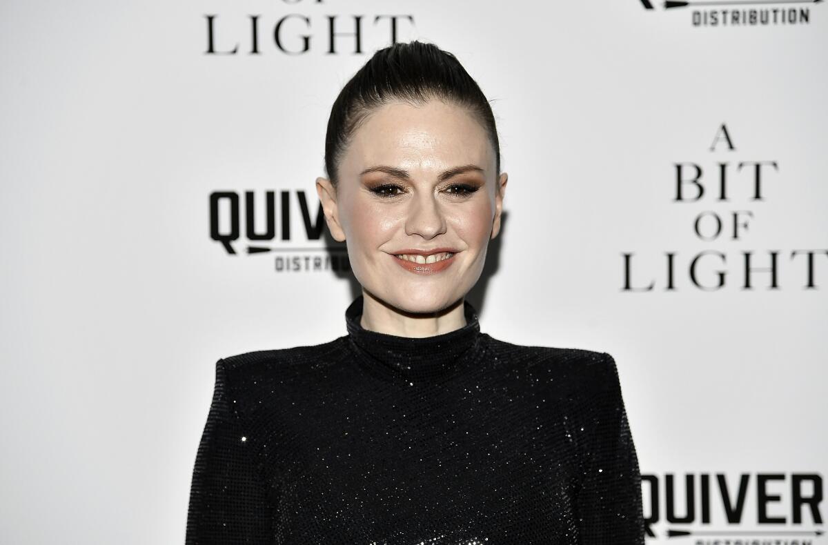 Anna Paquin’s latest premiere glam included a matching cane, amid reported health issues