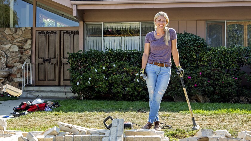 The Brady Bunch House Has A New Look Inside And Out Los