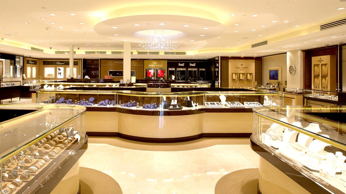 Sala de exposición de la tienda Chong Hing Jewelers en San Gabriel