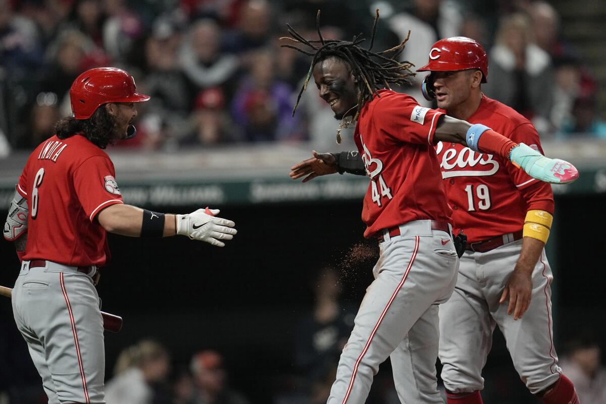 With 8-5 loss, Reds welcome Cubs into last place