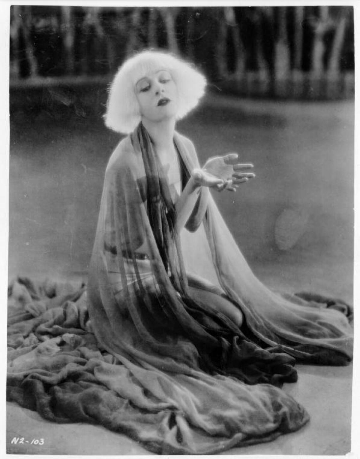 An image from the 1922 film "Salomé."