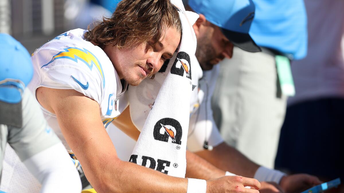 Justin Herbert's runs give Chargers QB dimension they lacked - The San  Diego Union-Tribune