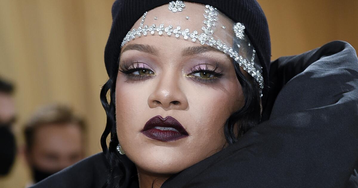 Rihanna's Super Bowl halftime show: See all the Fenty Beauty makeup  featured onstage 