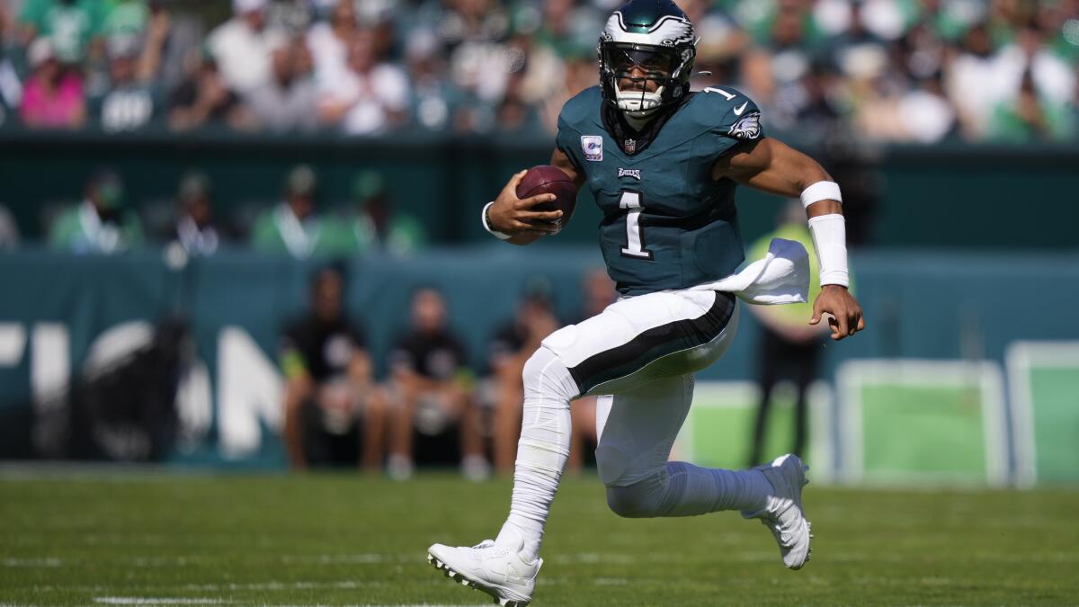 Jalen Hurts leads Eagles to 4-0 with OT win over Commanders