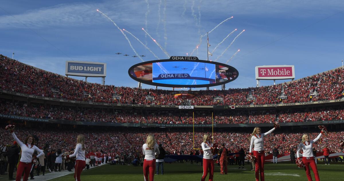 Photos: Los Angeles Chargers vs. Kansas City Chiefs in Mexico City - Los  Angeles Times