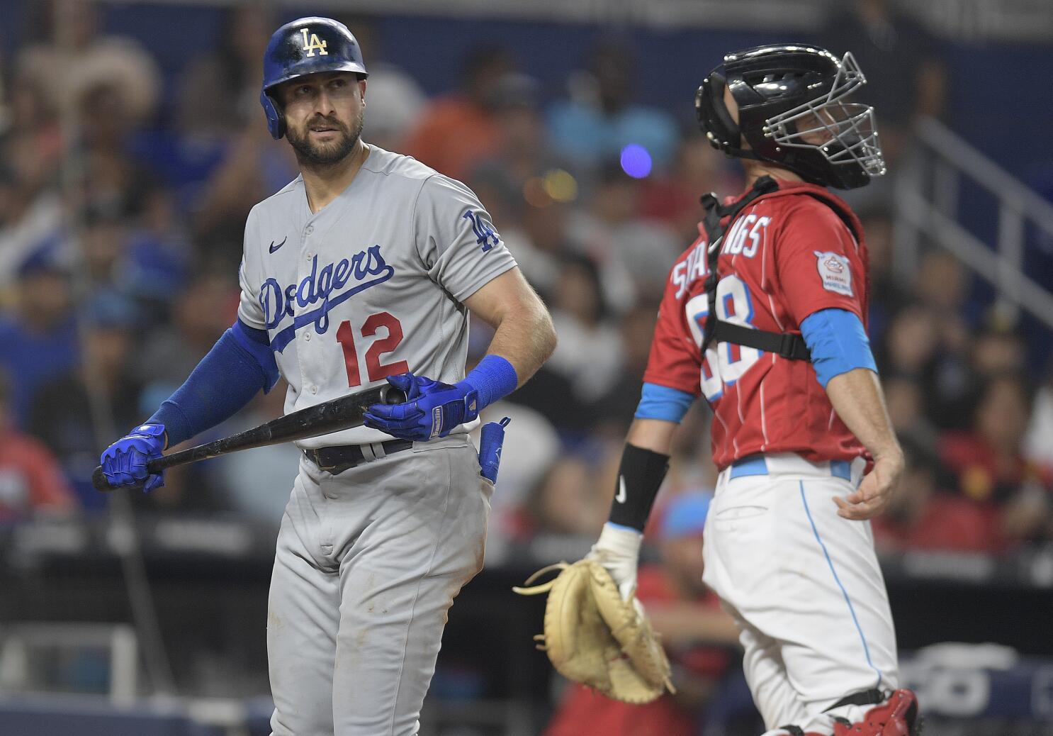 Dodgers: Watch as Hanser Alberto Refuses to Leave Joey Gallo Alone