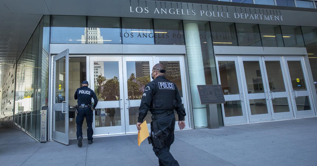 洛杉矶警察局试图开除两名涉嫌关闭身体摄像头的帮派单位警官