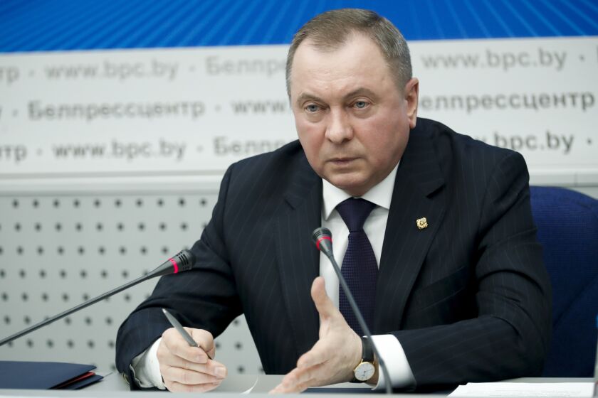 El ministro de Exteriores de Bielorrusia, Vladimir Makei, en su conferencia de prensa anual en Kiev, Bielorrusia, el miércoles 16 de febrero de 2022. (AP Foto, Archivo)