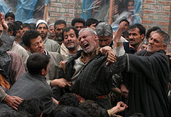 Mourners in Kashmir