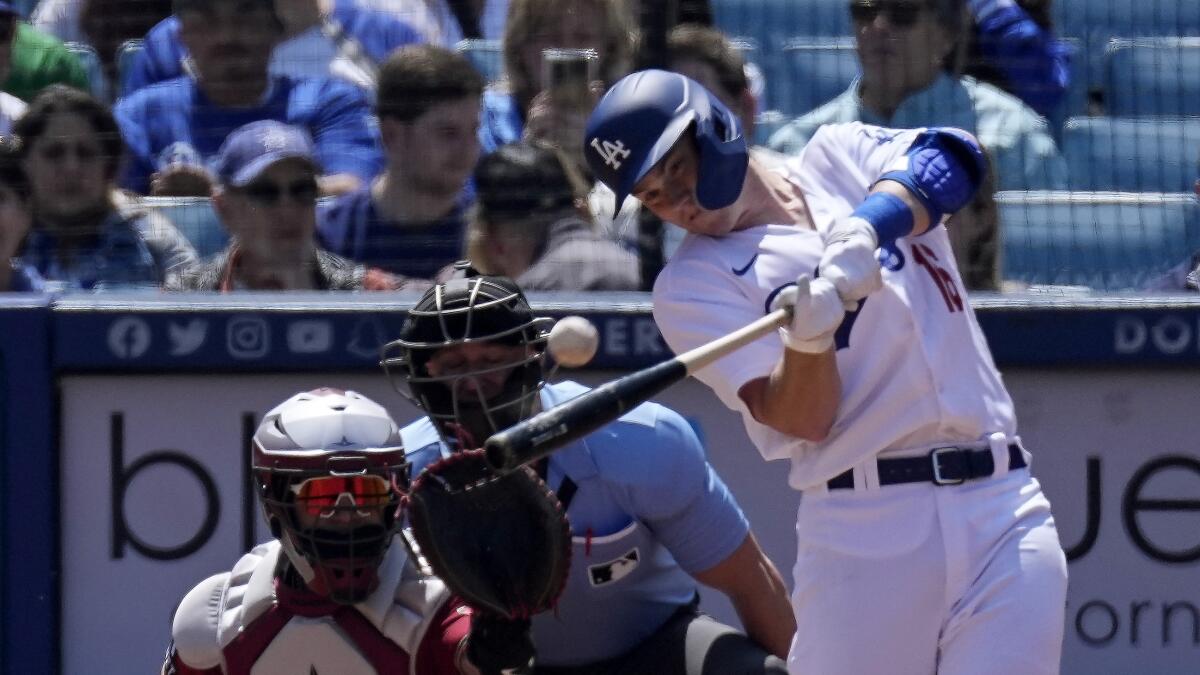 Anyone else think Dodgers' Will Smith looks like Scotty Jetpacks? (3  pictures) : r/phillies