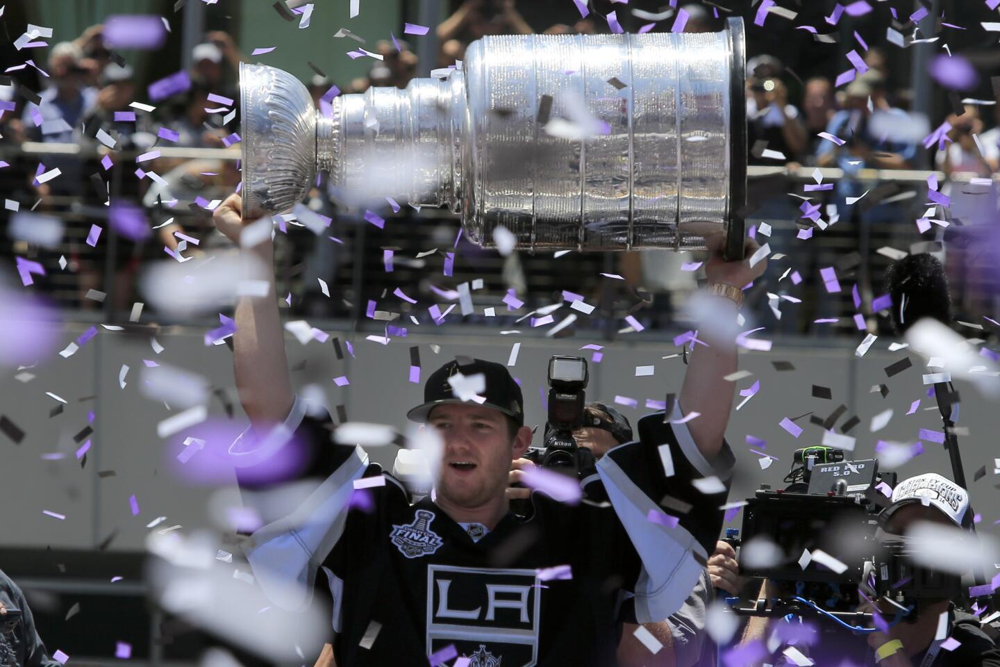 Stanley Cup victory parade: L.A. Kings fans line up early downtown