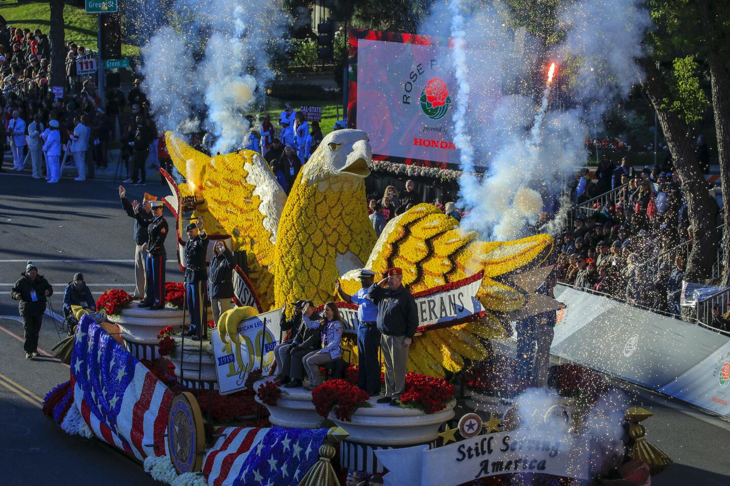 LOOK: Royals World Series parade is so big it cripples traffic 