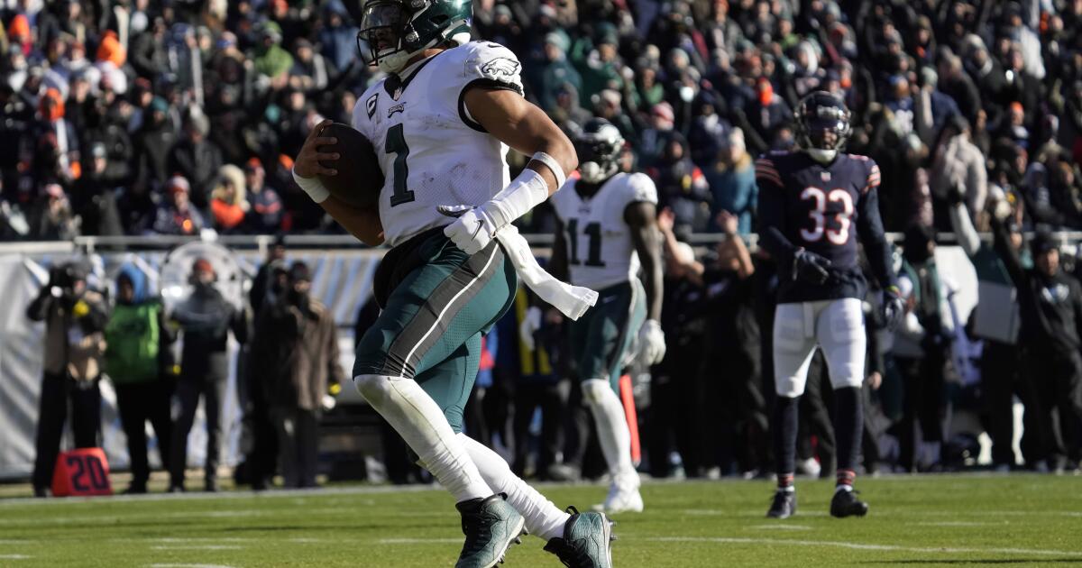 Eagles fans weren't happy with Jalen Hurts — and they let him know