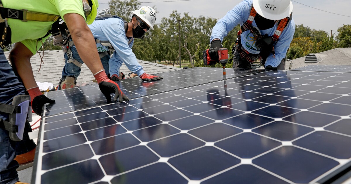 California mengusulkan perubahan insentif panel surya atap