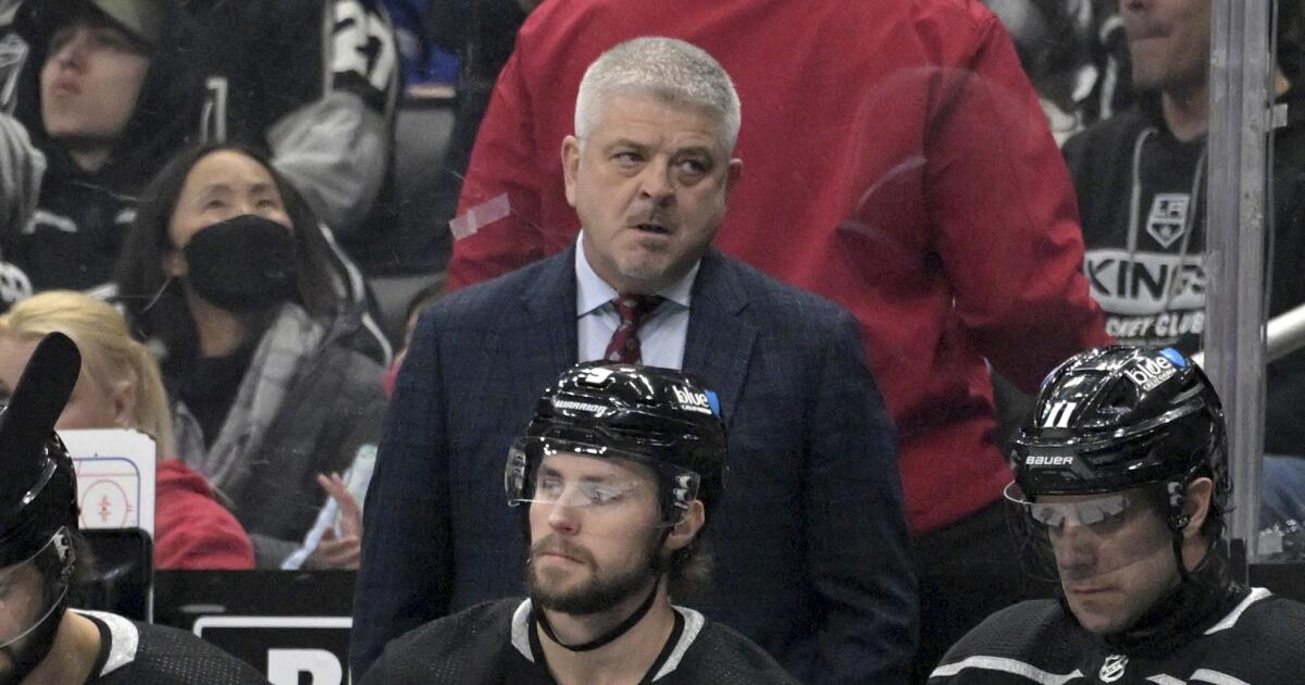 L’entraîneur des Kings licencie Todd McLellan au milieu des difficultés persistantes de l’équipe